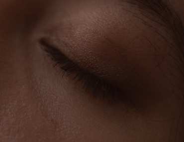 Orgasmus vortäuschen: So hörst du damit auf! Frau genießt ihren Orgasmus