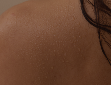 Sex im Wasser: Tipps, die du unbedingt wissen solltest! Frau ist nass