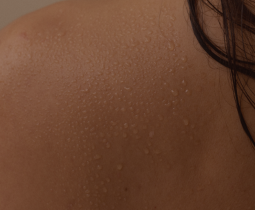 Sex im Wasser: Tipps, die du unbedingt wissen solltest! Frau ist nass